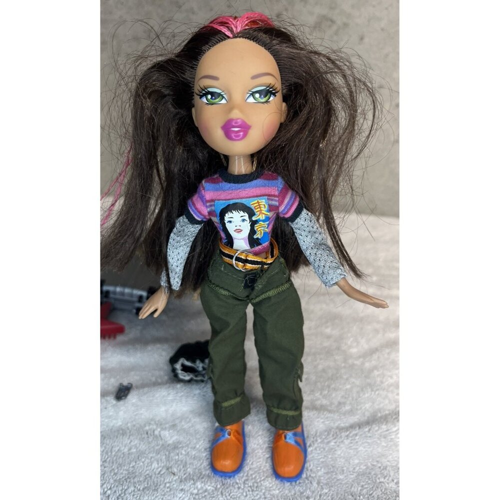 Bratz Tokyo A Go Go Fianna Doll Outfits Accessories Rare MGA Entertainment 2004 - Picture 2 of 6